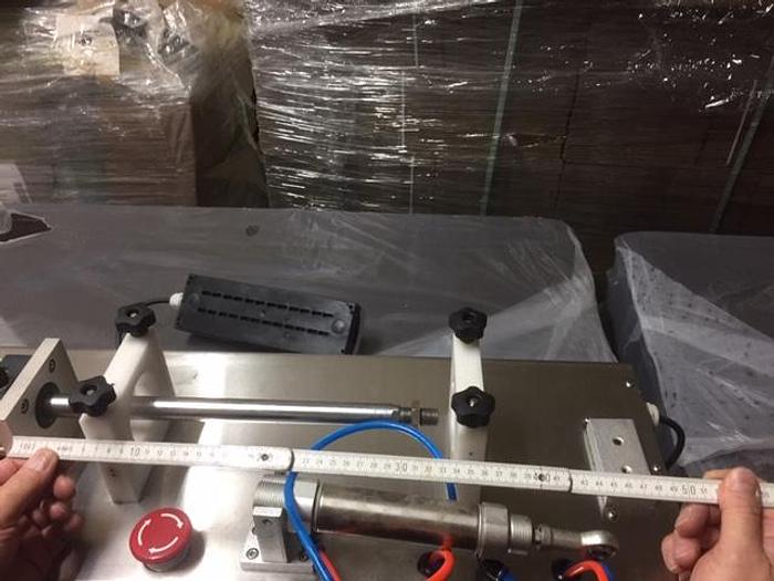 Neumaschine Pneumatischer Tisch - Kolbenfüller