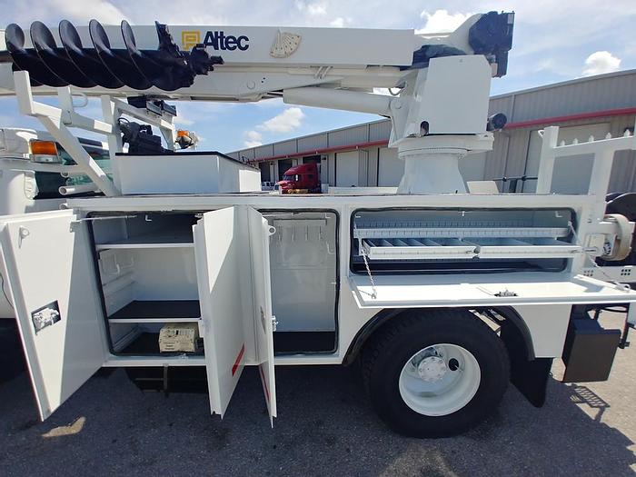 Used 2009 Ford F750 Utility Altec DM47-TR Digger Derrick