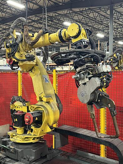 Used FANUC R-2000iB/165F WITH R30iB WITH 7TH AXIS SERVO SPOT WELD GUN AND 8TH AXIS 3 METER RTU