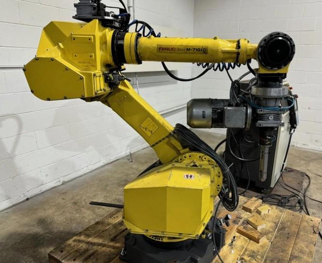 Used 2013 FANUC M710iC/70 with R30iA Controller