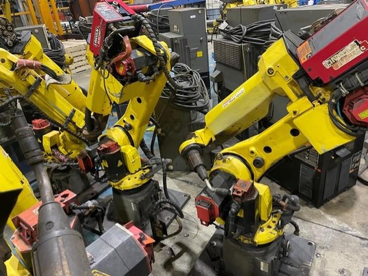 Used FANUC ROBOT MODEL ARCMATE 120iC WITH R-30iA CONTROLS, LINCOLN POWER SUPPLY i400, TORCH TIP AND MORE