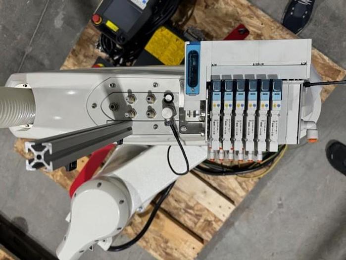 FANUC SR-20iA WITH R-30iB CONTROLS TEACH & CABLES, NEW NEVER USED