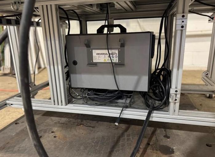 Used 2018 UNIVERSAL ROBOT MODEL UR5 WITH ROBOTIQ FT FORCE/TORQUE SENSOR, CAMERA MODULE & 2F ADAPTIVE GRIPPER