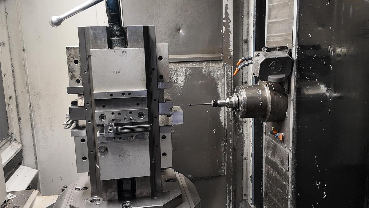 Used HAAS EC 400 TWIN PALLET HORIZONTAL MACHINING CENTER