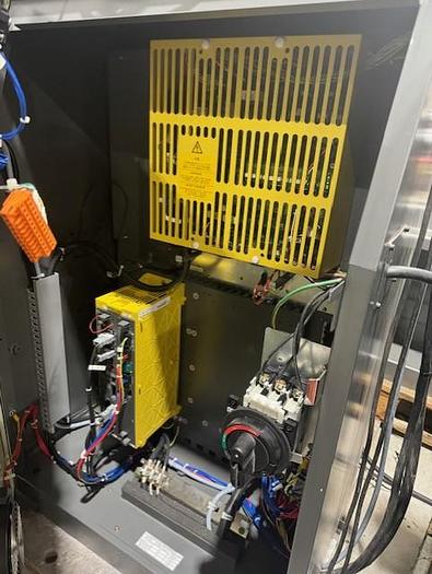 Used FANUC M10iA/10S ROBOT WITH R30iA CONTROLLER, VISION READY WITH CAMERA, ONLY 112 HOURS