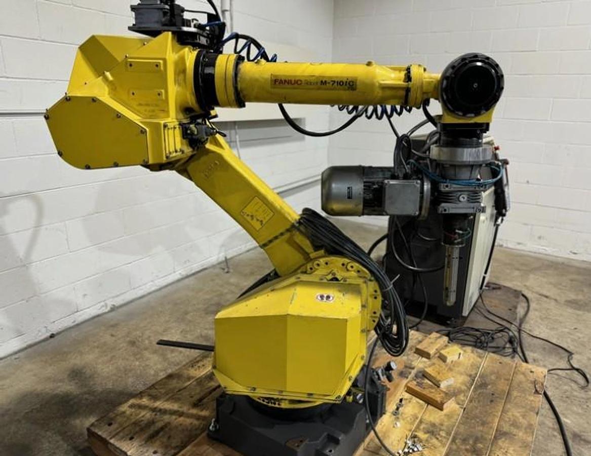 Used 2008  FANUC  M710IC/70T with R-30iA controller