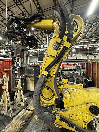 Used FANUC R-2000iB/165F WITH R30iB WITH 7TH AXIS SERVO SPOT WELD GUN AND 8TH AXIS 3 METER RTU