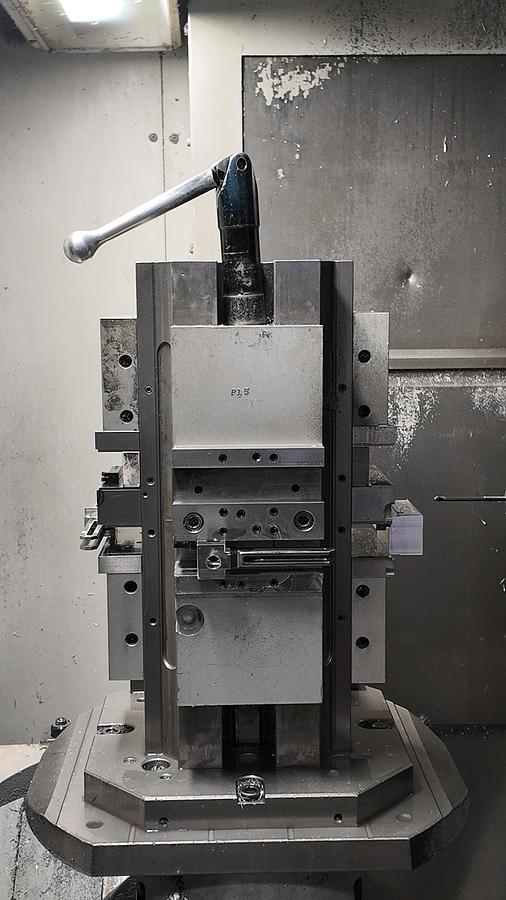 Used HAAS EC 400 TWIN PALLET HORIZONTAL MACHINING CENTER