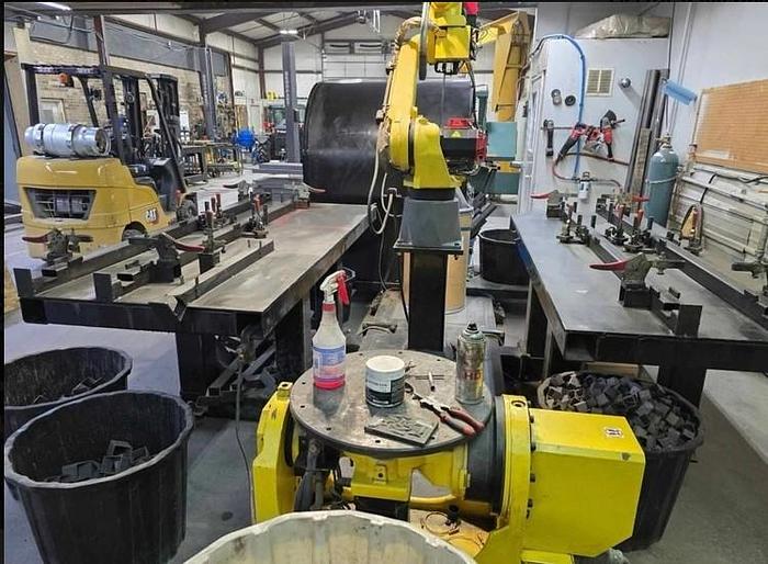 Used FANUC ArcMate 120iC/10L with R30iA Controller and Lincoln Electric R500 Dual Table and Rotary Table Welding Cell
