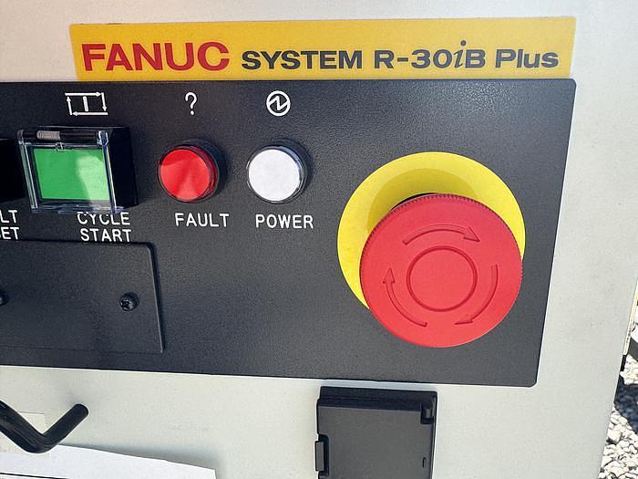 Used FANUC M-410iC/110 NEW NEVER USED 4 AXIS PALLETIZING ROBOT WITH R-30iB PLUS CONTROLLER