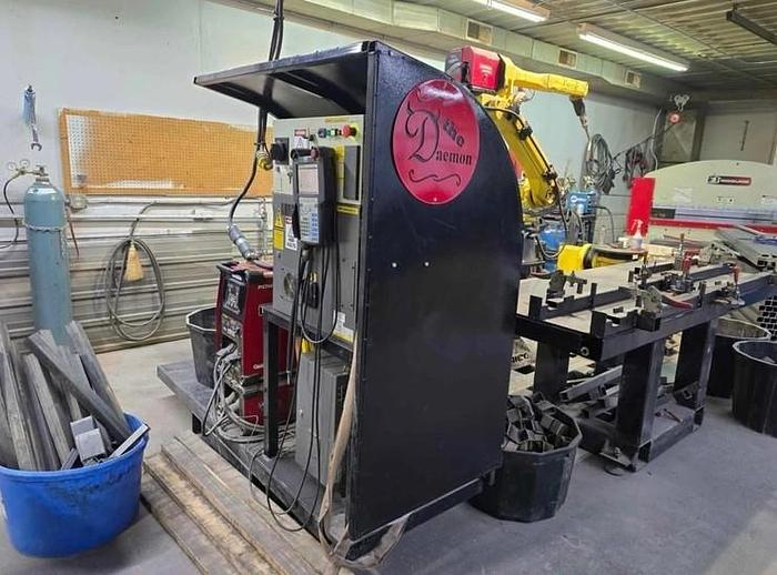 Used FANUC ArcMate 120iC/10L with R30iA Controller and Lincoln Electric R500 Dual Table and Rotary Table Welding Cell