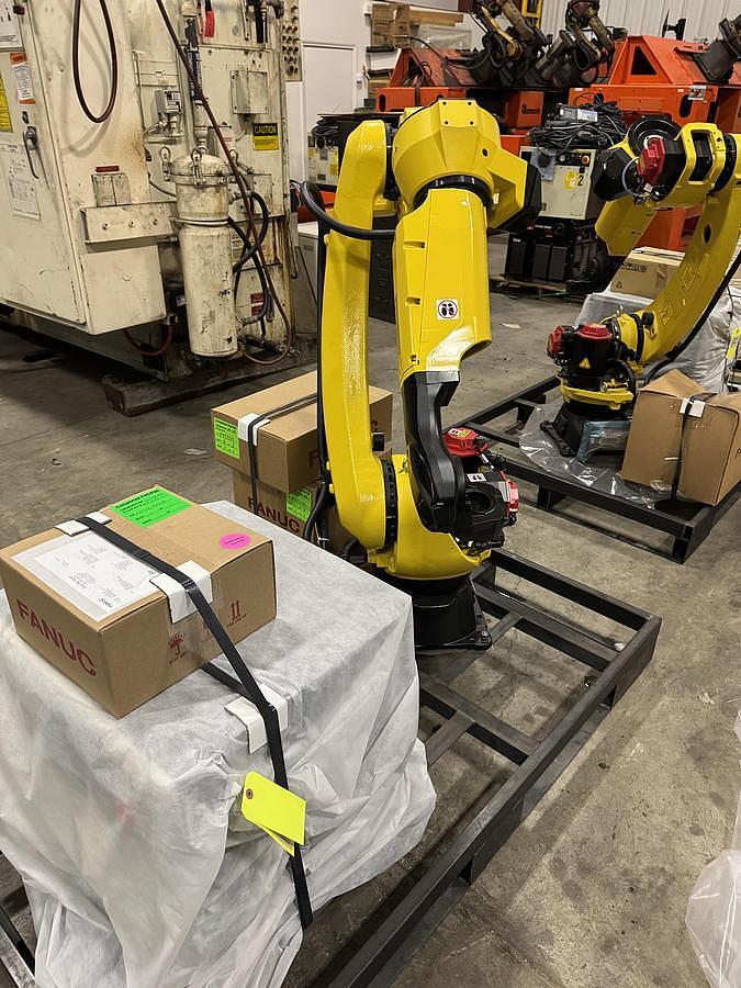 Used FANUC ARCMATE 120iD 6 AXIS ROBOT WITH R-30iB PLUS CONTROLLER, NEVER IN PRODUCTION, LIKE NEW