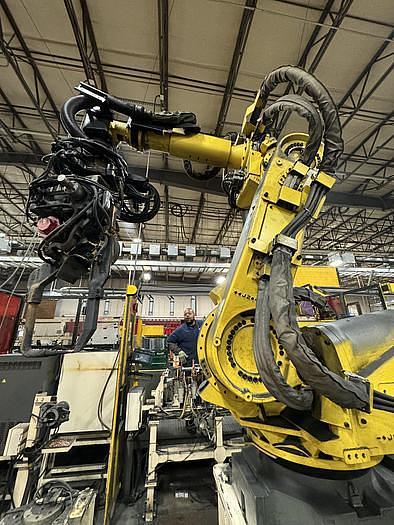 Used FANUC R-2000iB/165F WITH R30iB WITH 7TH AXIS SERVO SPOT WELD GUN AND 8TH AXIS 3 METER RTU