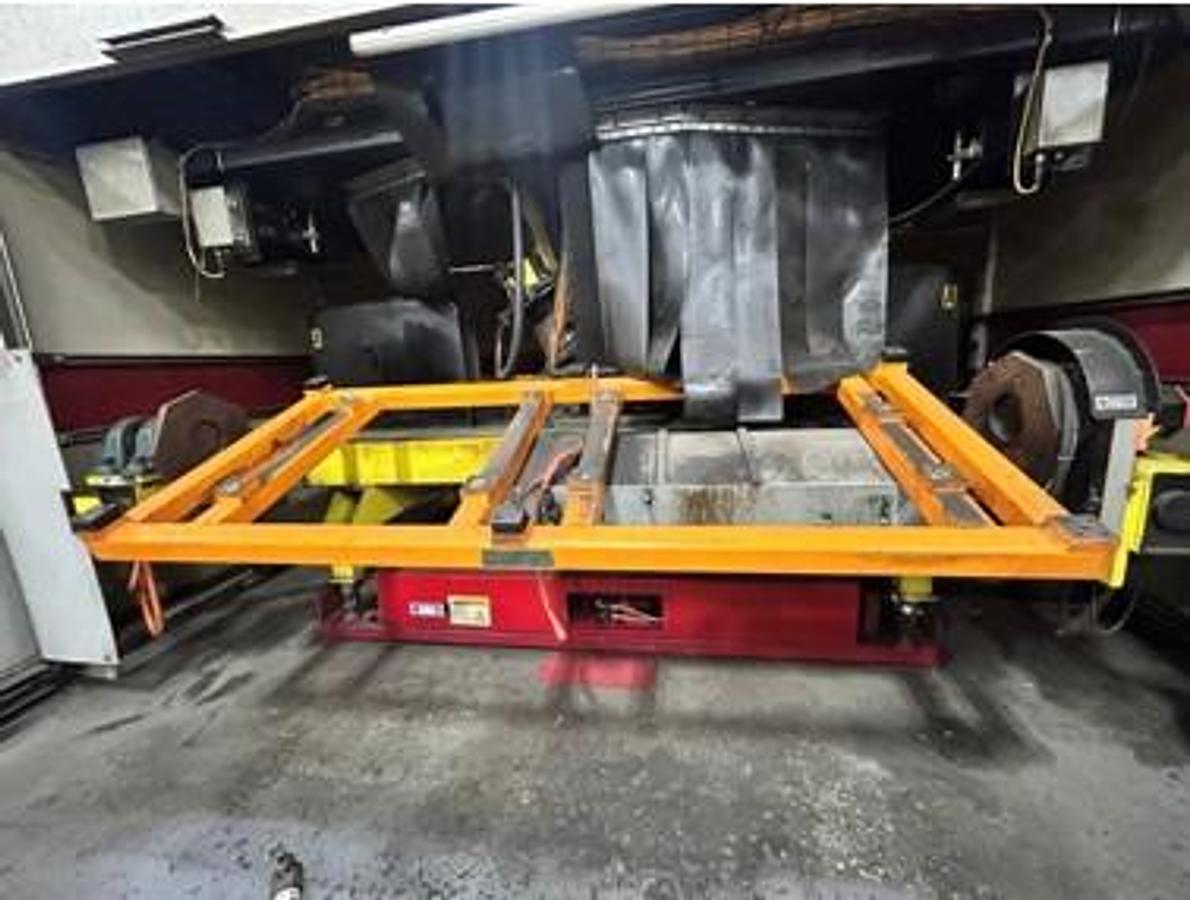 Used 2015 GENESIS/FANUC DUAL FANUC ROBOT, DUAL TRUNION MIG WELDING CELL WITH FULL ENCLOSURE, VERY LOW HOURS