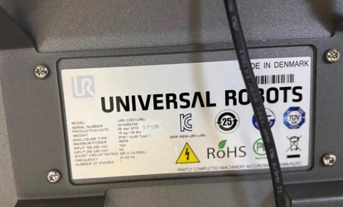 Used 2018 UNIVERSAL ROBOT MODEL UR5 WITH ROBOTIQ FT FORCE/TORQUE SENSOR, CAMERA MODULE & 2F ADAPTIVE GRIPPER