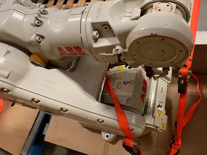 Used ABB IRB 140 WITH IRC5 CONTROLS, CABLES & TEACH PENDANT