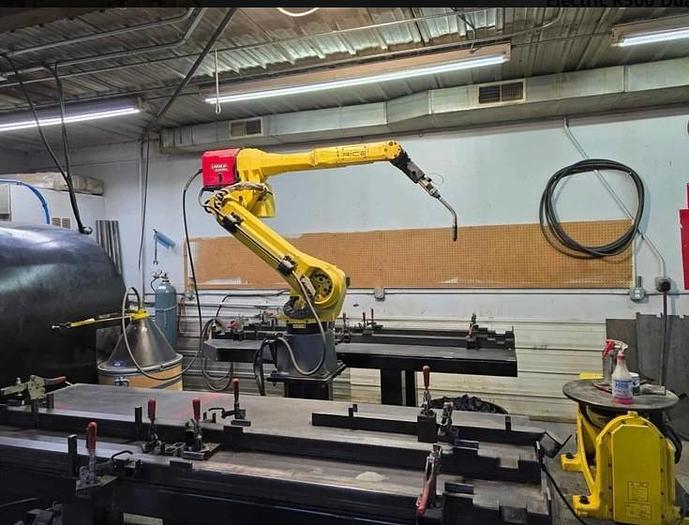 Used FANUC ArcMate 120iC/10L with R30iA Controller and Lincoln Electric R500 Dual Table and Rotary Table Welding Cell