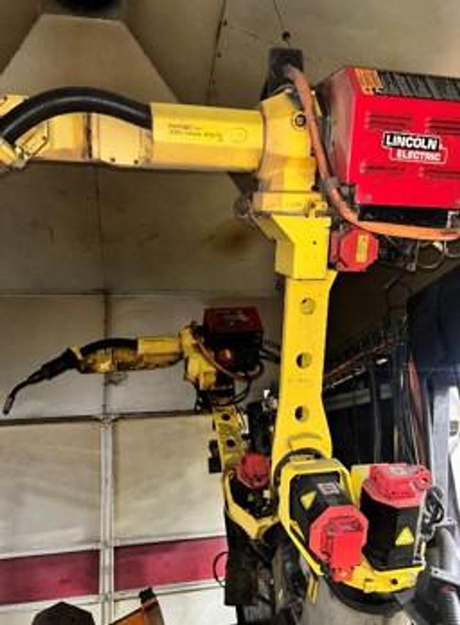Used 2015 GENESIS/FANUC DUAL FANUC ROBOT, DUAL TRUNION MIG WELDING CELL WITH FULL ENCLOSURE, VERY LOW HOURS