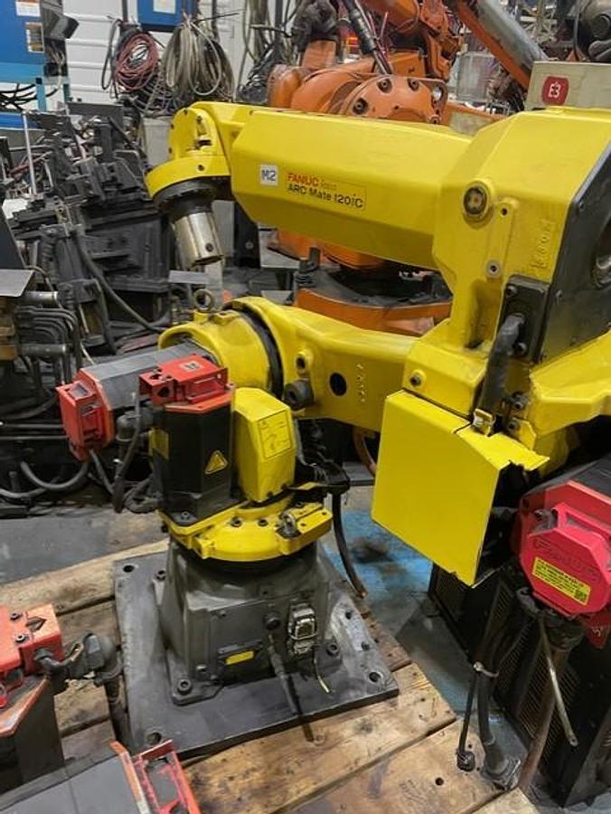 Used FANUC ROBOT MODEL ARCMATE 120iC WITH R-30iA CONTROLS, LINCOLN POWER SUPPLY i400, TORCH TIP AND MORE