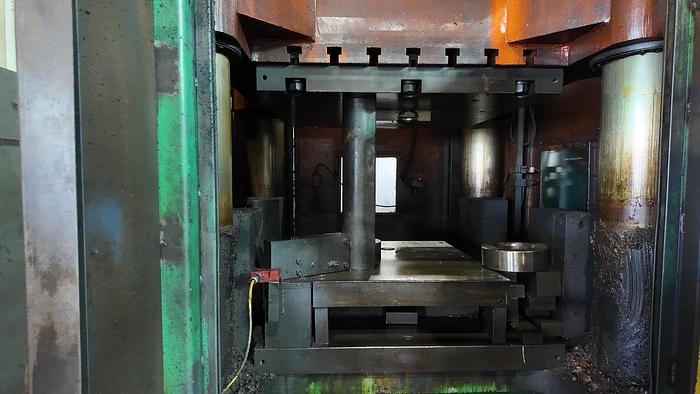 Used DANLY 1,000 TON HYDRAULIC PRESS GIB GUIDED STRAIGHT SIDE