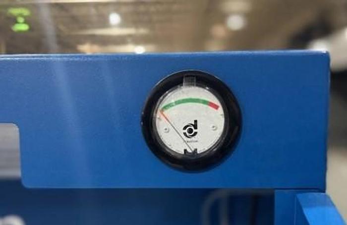 Used DONALDSON TORIT LIKE NEW DB2000 DOWNCRAFT BENCH, CLEANED AND TESTED