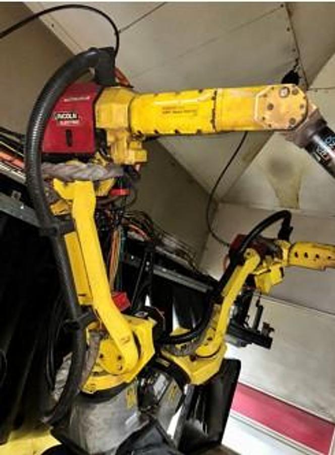 Used 2015 GENESIS/FANUC DUAL FANUC ROBOT, DUAL TRUNION MIG WELDING CELL WITH FULL ENCLOSURE, VERY LOW HOURS