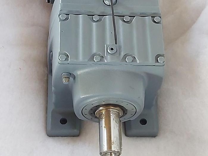 Stirnrad Getriebemotor, R67 DRS71M4, 1380/13rpm SEW Eurodrive,  neu