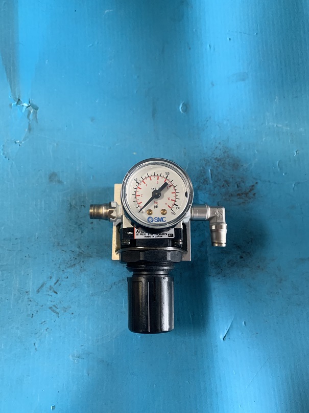 Used SMC Air Regulator AR2000-01