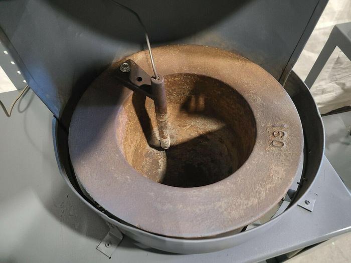 Used 160 Lb. Melting Furnace Natural Gas or Propane Max Temp 900F for Fishing Lead