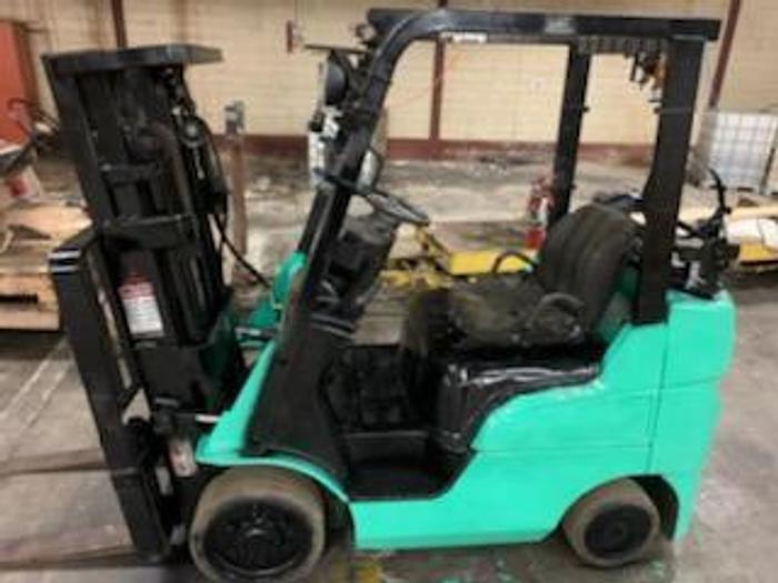 Used 5,000 POUND MITSUBISHI FGC25N FORKLIFT TRIPLE STAGE MAST