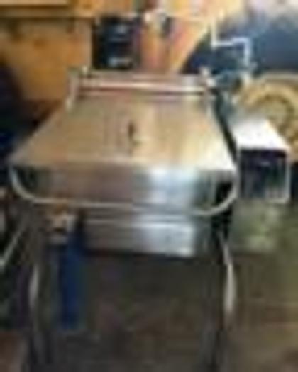 Used GROEN #BPM-30-G, 30 GAL. NAT. GAS AUTO-TILTING BRAISING PAN SKILLET w/ 2" TANGENT DRAW OFF VALVE (STOCK #793).