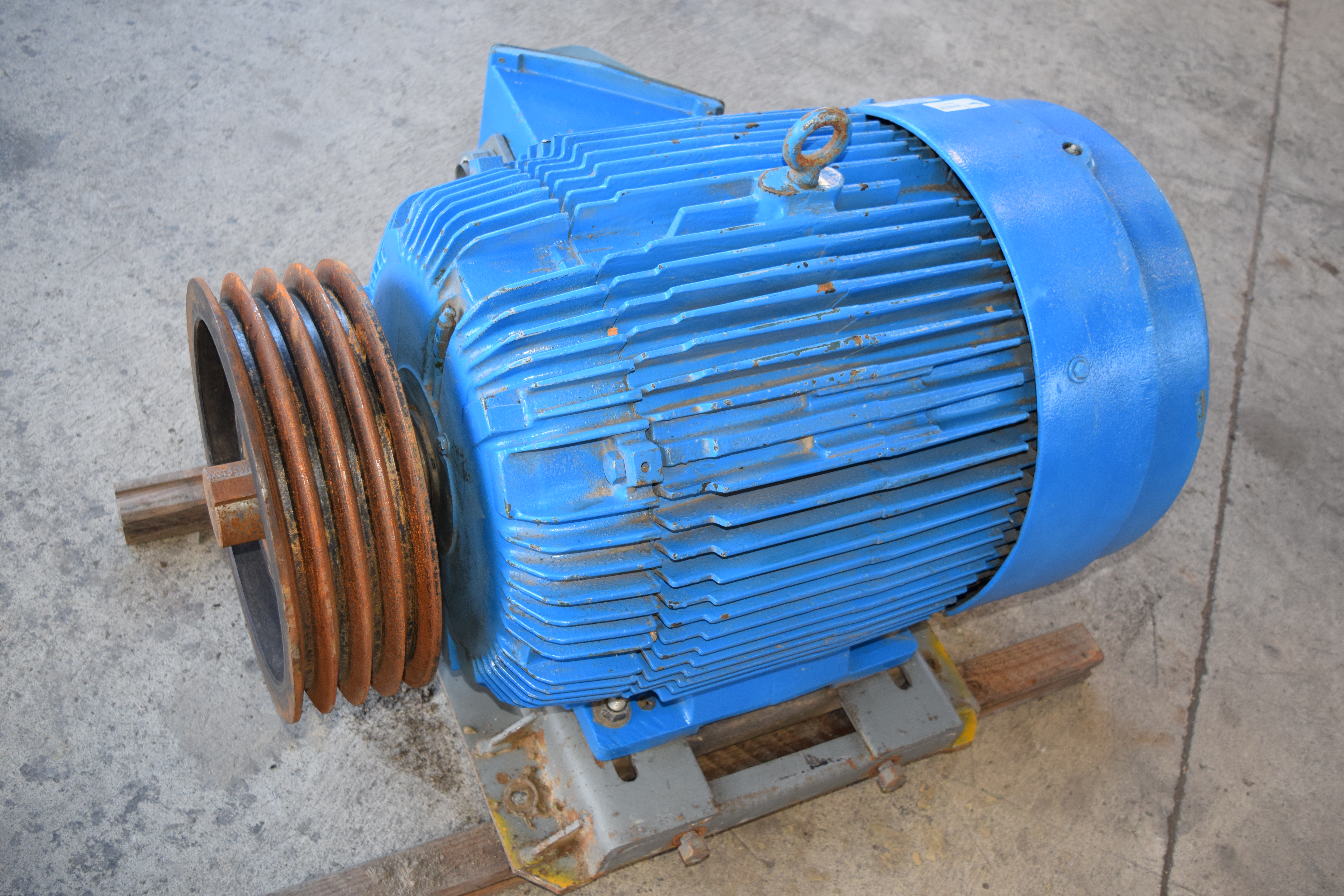 Used 100hp tefc electric motor, used 100 hp 1800rpm 460 volt reliance motor, Reliance torque master frame size 100hp frame 405T electric motor
