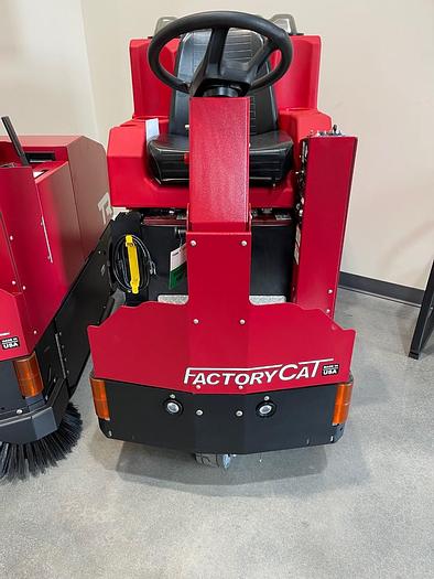 Used 2022 FACTORY CAT GTR V2.0 RIDER FLOOR SCRUBBER (33" CYLINDRICAL)