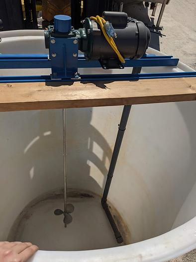 Used TK-15: 500 Gallon Vertical Tank with Mixer