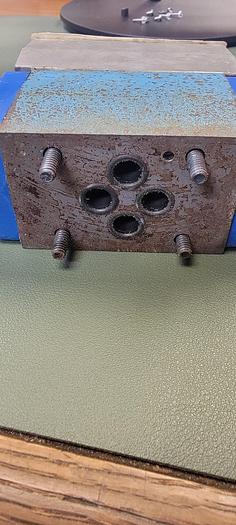 Used Vickers directional control pilot valve  DG4V-3-2C-M-W-B-40 SOLENOID A&B (110)