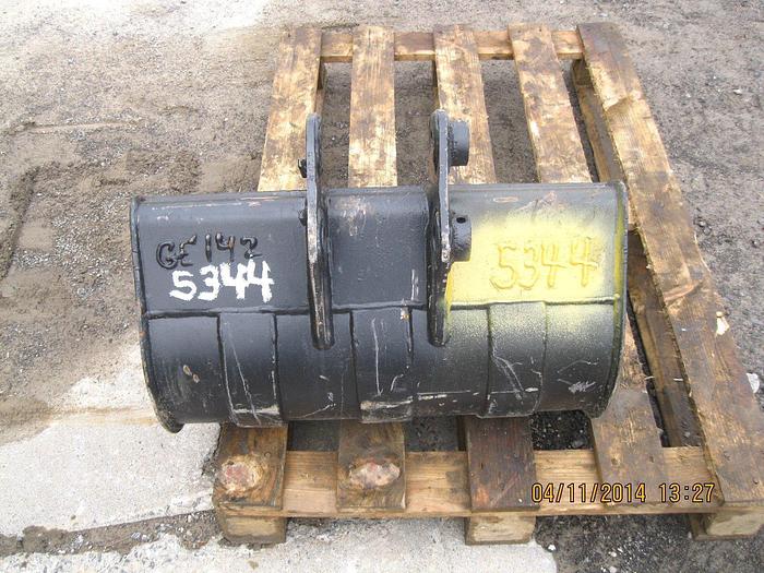 Used 24" GP BUCKET WITH 4 BO:T-OM SHANKS/TEETH, 30mm PIN SIZE, 4 3/4" FACE SPREAD,...