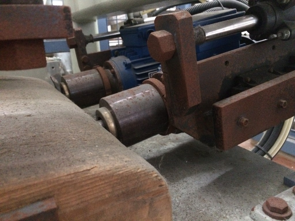 Usato 2000 Fustellatrice per scocche in multistrato