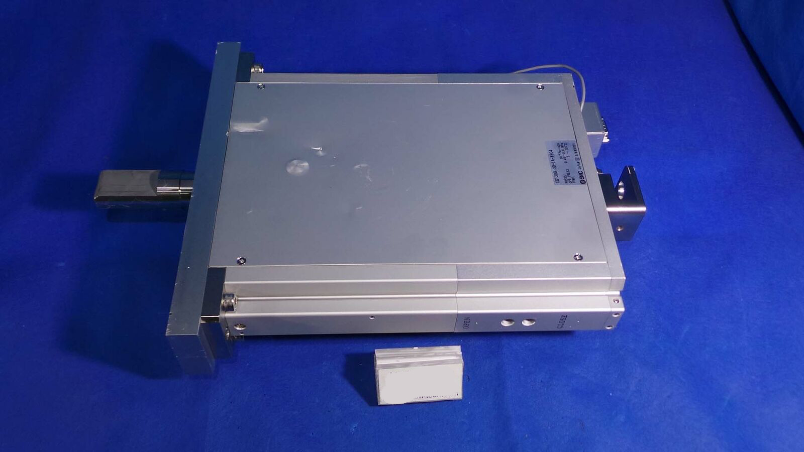 Used SMC XGT300-30-1A-X804 Valve, XGT300-30-1A-X804 / SLIT Valve / Press 10~6 Pa~atm OPE