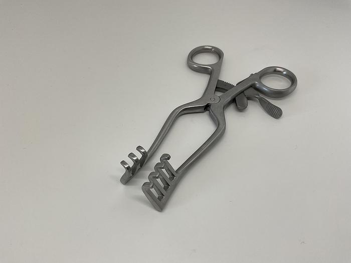 Retractor Self Retaining 3 x 4 blunt blades 140mm