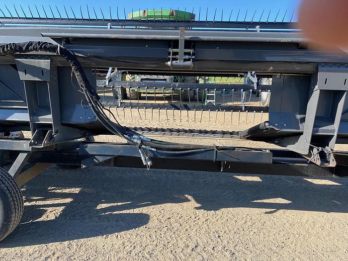 Used 30' Massey Ferguson 5200 Draper Header w/ Cart