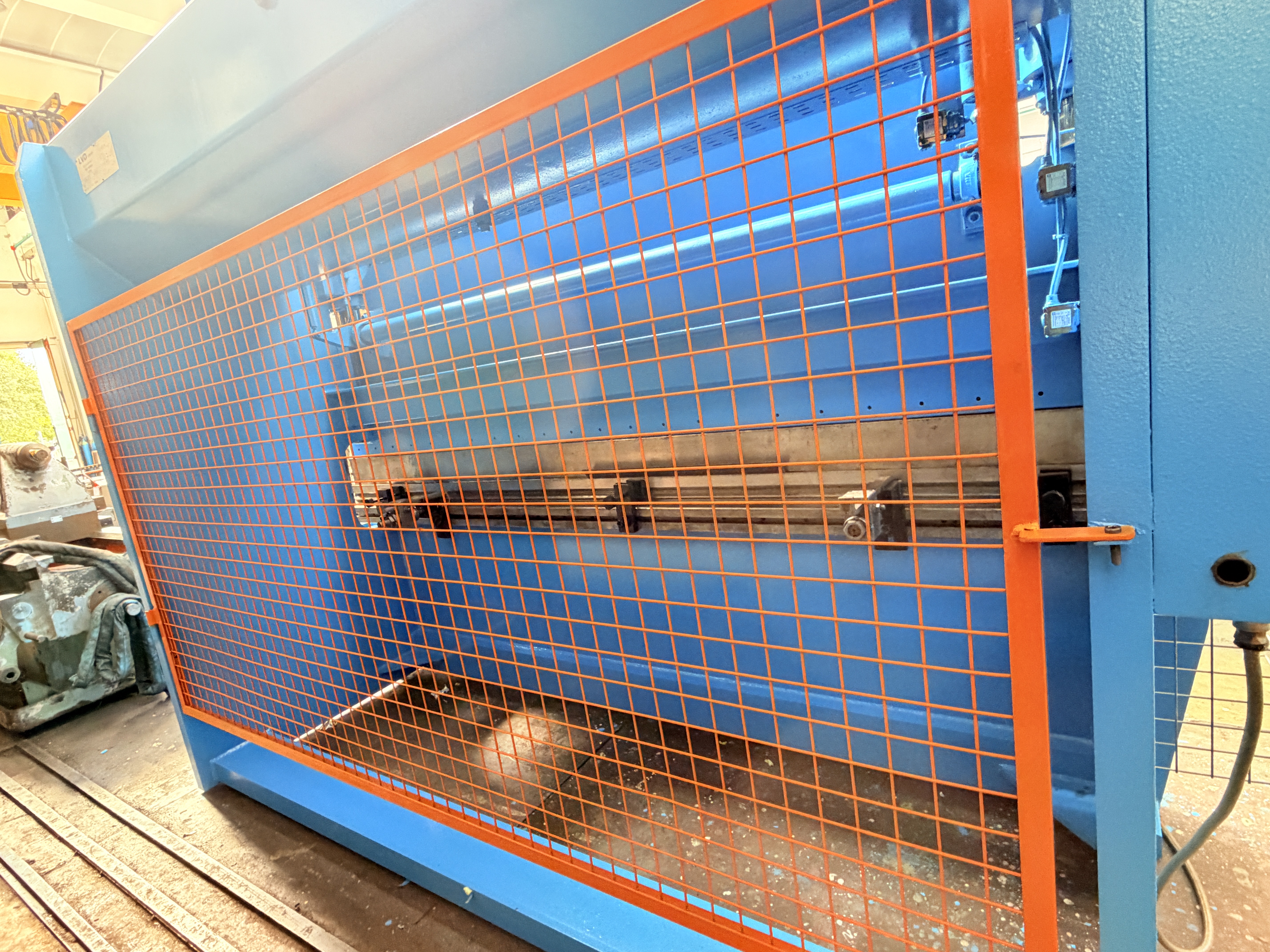 Usato PIEGATRICE SACMA LVD IDRAULICA 3000X80 TON