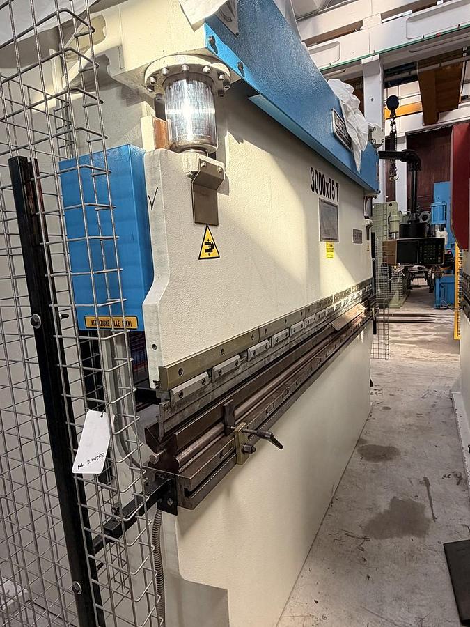 Usato PIEGATRICENOVASTILMEC IDRAULICA 3000X75