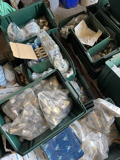 Usato RACCORDI IDRAULICI IN OTTONE