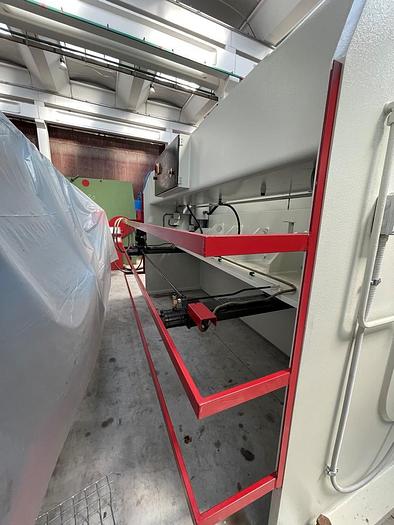 Usato CESOIA OMAG IDRAULICA 3000 X 10