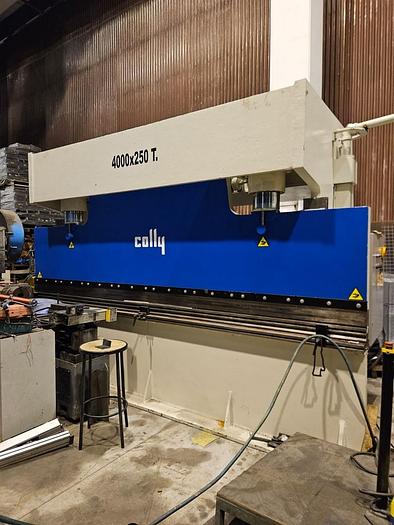 Usato PIEGATRICE COLLY IDRAULICA 4000 X 250