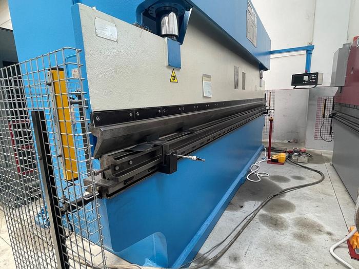 Usato PIEGATRICE FARINA IDRAULICA 5000X100 TON