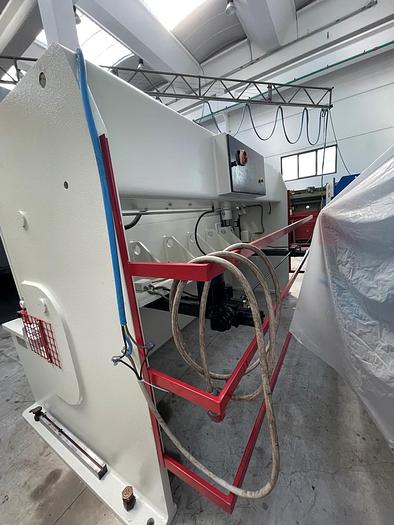 Usato CESOIA OMAG IDRAULICA 3000 X 10