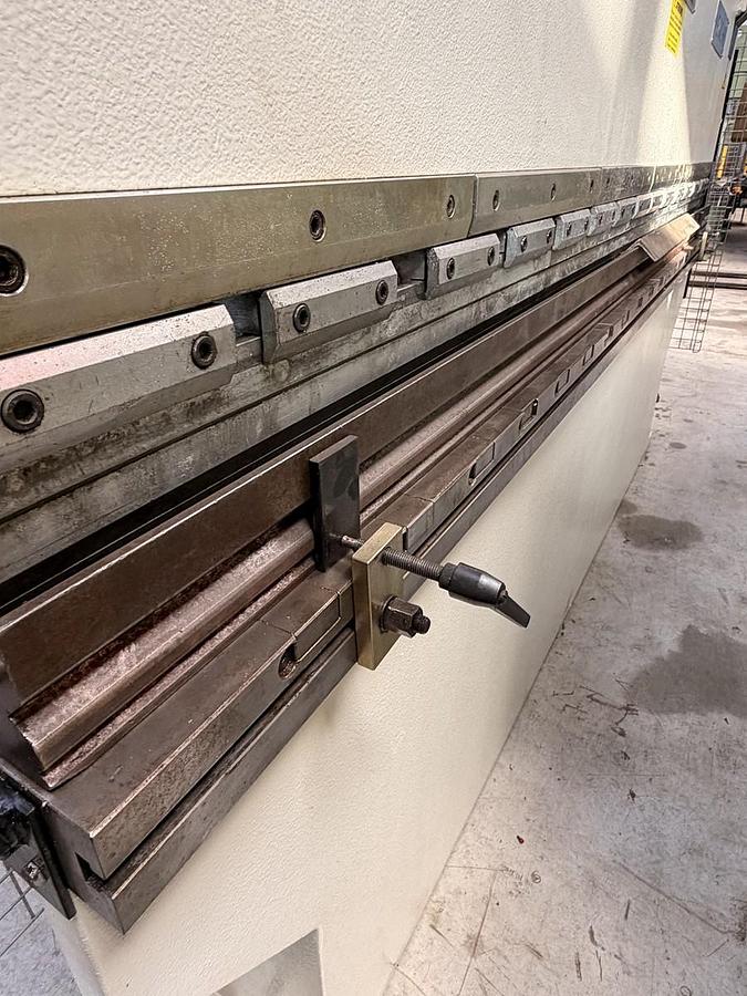 Usato PIEGATRICENOVASTILMEC IDRAULICA 3000X75