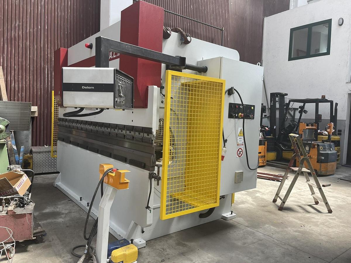 Usato PIEGATRICE IMAL IDRAULICA 3000X100 TON 