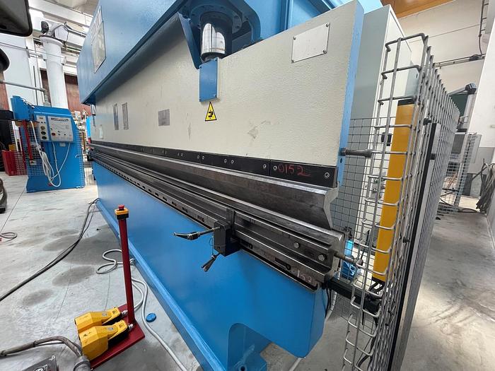 Usato PIEGATRICE FARINA IDRAULICA 5000X100 TON